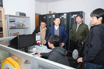 智慧防疫新突破 上海交大團(tuán)隊(duì)為騰訊健康碼開(kāi)發(fā)人臉識(shí)別技術(shù)，榮獲上?？萍歼M(jìn)步特等獎(jiǎng)